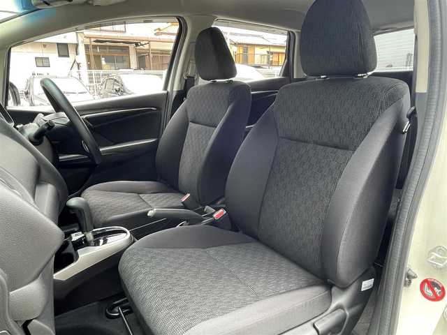 ホンダ フィット 13G Lパッケージ 愛知県 2015(平27)年 4.6万km プレミアムホワイトパール (株)IDOMが運営する【じしゃロン豊川店】の自社ローン専用車両になります。こちらは現金またはオートローンご利用時の価格です。自社ローンご希望の方は別途その旨お申付け下さい/ 純正ディーラーナビ/　◯ CD再生機能/ ETC/ バックカメラ/ プッシュスタート/ ドライブレコーダー/ ウインカーミラー/ ドアバイザー/ 純正フロアマット