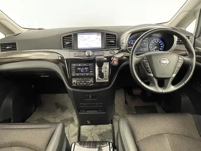 日産 エルグランド 250ハイウェイスターS 埼玉県 2017(平29)年 1.8万km ファントムブラック 純正ナビ　フリップダウンモニター　アラウンドビューモニター　両側パワースライドドア　ビルトインＥＴＣ　クルーズコントロール　ＡＣ１００Ｖ　ドライブレコーダー　ＨＩＤ　純正アルミ　スマートキー　地デジ