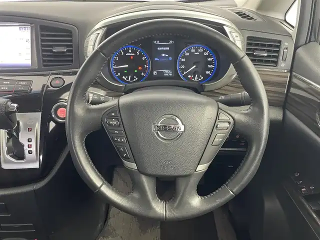 日産 エルグランド 250ハイウェイスターS 埼玉県 2017(平29)年 1.8万km ファントムブラック 純正ナビ　フリップダウンモニター　アラウンドビューモニター　両側パワースライドドア　ビルトインＥＴＣ　クルーズコントロール　ＡＣ１００Ｖ　ドライブレコーダー　ＨＩＤ　純正アルミ　スマートキー　地デジ