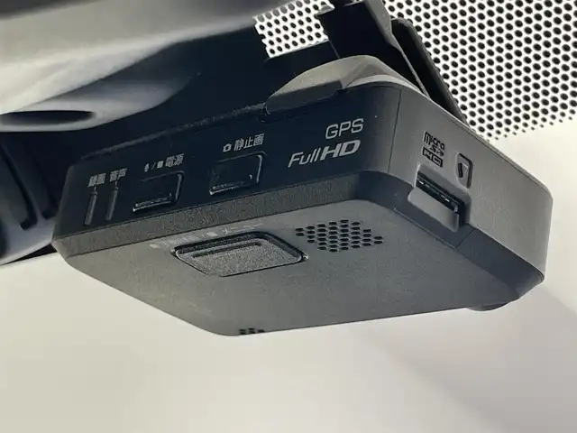 日産 ノート e－パワー メダリスト 愛知県 2018(平30)年 3.2万km スーパーブラック 純正ナビ　フルセグＴＶ　Ｂｌｕｅｔｏｏｔｈ　全方位カメラ　デジタルインナーミラー　エマージェンシーブレーキ　衝突軽減　車線逸脱　追従クルコン　ＬＥＤオートライト　コーナーセンサー　フォグランプ　禁煙車
