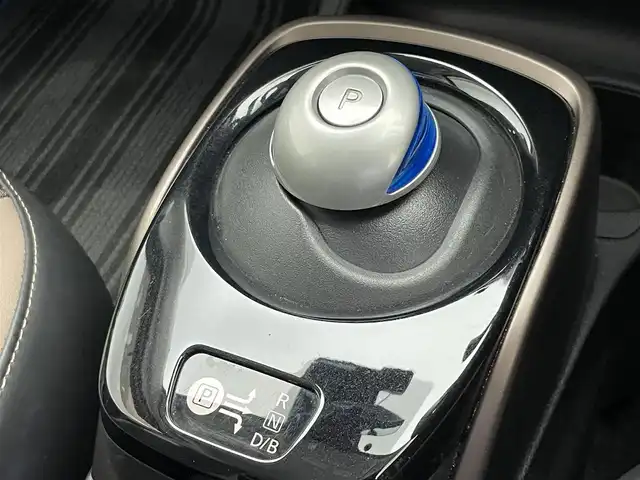 日産 ノート e－パワー メダリスト 愛知県 2018(平30)年 3.2万km スーパーブラック 純正ナビ　フルセグＴＶ　Ｂｌｕｅｔｏｏｔｈ　全方位カメラ　デジタルインナーミラー　エマージェンシーブレーキ　衝突軽減　車線逸脱　追従クルコン　ＬＥＤオートライト　コーナーセンサー　フォグランプ　禁煙車
