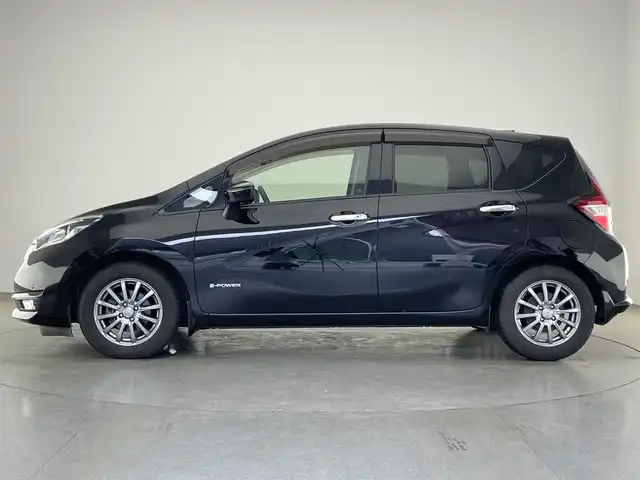 日産 ノート e－パワー メダリスト 愛知県 2018(平30)年 3.2万km スーパーブラック 純正ナビ　フルセグＴＶ　Ｂｌｕｅｔｏｏｔｈ　全方位カメラ　デジタルインナーミラー　エマージェンシーブレーキ　衝突軽減　車線逸脱　追従クルコン　ＬＥＤオートライト　コーナーセンサー　フォグランプ　禁煙車