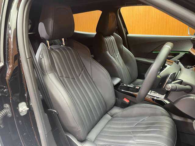 プジョー プジョー ２００８ GTパック ブルー HDi 千葉県 2022(令4)年 0.4万km ペルラネラブラック パノラマＳＲ　/純正ナビ　/バックカメラ　/ＡＣＣ　/ＢＳＭ　/黒革　/シートヒーター　/パワーシート　/ハイビームアシスト　/ＬＥＤヘッドライト　/ステアリングスイッチ　/パドルシフト　/ＥＴＣ　/純正１７インチＡＷ
