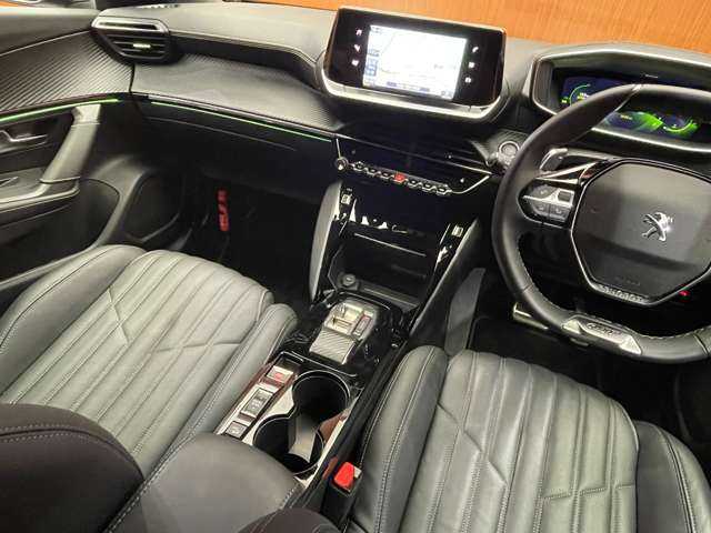 プジョー プジョー ２００８ GTパック ブルー HDi 千葉県 2022(令4)年 0.4万km ペルラネラブラック パノラマＳＲ　/純正ナビ　/バックカメラ　/ＡＣＣ　/ＢＳＭ　/黒革　/シートヒーター　/パワーシート　/ハイビームアシスト　/ＬＥＤヘッドライト　/ステアリングスイッチ　/パドルシフト　/ＥＴＣ　/純正１７インチＡＷ