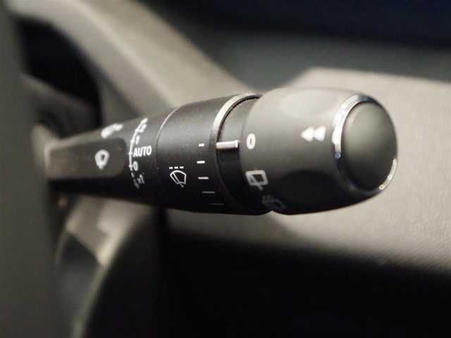 プジョー プジョー ３０８ GT ブルーHDi 岐阜県 2023(令5)年 1.7万km 白 ACC/レーンキープアシスト/パーキングセンサー/バックカメラ/フロントカメラ/360度カメラ/純正ディスプレイオーディオ（ナビ機能付き）/電動リアゲート/D席パワーシート/シートヒーター/ステアリングヒーター/ハーフレザーシート