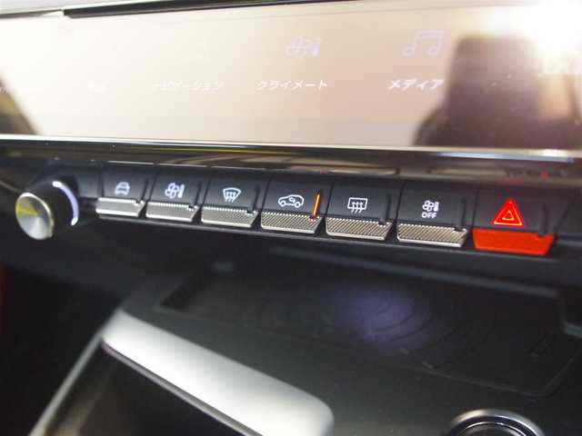 プジョー プジョー ３０８ GT ブルーHDi 岐阜県 2023(令5)年 1.7万km 白 ACC/レーンキープアシスト/パーキングセンサー/バックカメラ/フロントカメラ/360度カメラ/純正ディスプレイオーディオ（ナビ機能付き）/電動リアゲート/D席パワーシート/シートヒーター/ステアリングヒーター/ハーフレザーシート