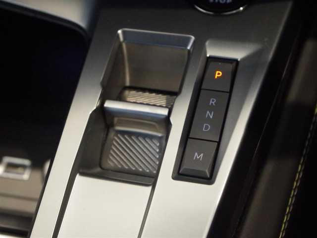 プジョー プジョー ３０８ GT ブルーHDi 岐阜県 2023(令5)年 1.7万km 白 ACC/レーンキープアシスト/パーキングセンサー/バックカメラ/フロントカメラ/360度カメラ/純正ディスプレイオーディオ（ナビ機能付き）/電動リアゲート/D席パワーシート/シートヒーター/ステアリングヒーター/ハーフレザーシート