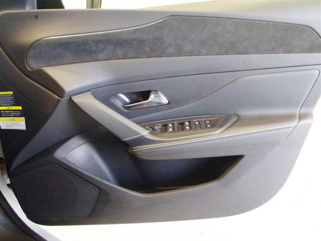 プジョー プジョー ３０８ GT ブルーHDi 岐阜県 2023(令5)年 1.7万km 白 ACC/レーンキープアシスト/パーキングセンサー/バックカメラ/フロントカメラ/360度カメラ/純正ディスプレイオーディオ（ナビ機能付き）/電動リアゲート/D席パワーシート/シートヒーター/ステアリングヒーター/ハーフレザーシート