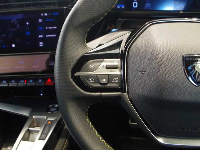 プジョー プジョー ３０８ GT ブルーHDi 岐阜県 2023(令5)年 1.7万km 白 ACC/レーンキープアシスト/パーキングセンサー/バックカメラ/フロントカメラ/360度カメラ/純正ディスプレイオーディオ（ナビ機能付き）/電動リアゲート/D席パワーシート/シートヒーター/ステアリングヒーター/ハーフレザーシート