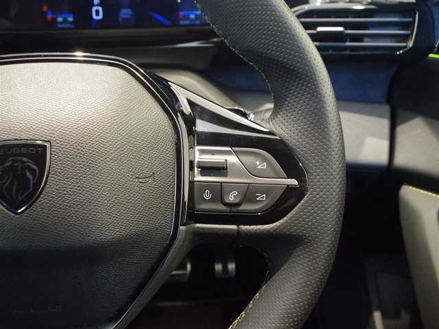 プジョー プジョー ３０８ GT ブルーHDi 岐阜県 2023(令5)年 1.7万km 白 ACC/レーンキープアシスト/パーキングセンサー/バックカメラ/フロントカメラ/360度カメラ/純正ディスプレイオーディオ（ナビ機能付き）/電動リアゲート/D席パワーシート/シートヒーター/ステアリングヒーター/ハーフレザーシート