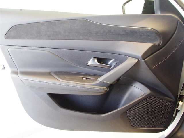 プジョー プジョー ３０８ GT ブルーHDi 岐阜県 2023(令5)年 1.7万km 白 ACC/レーンキープアシスト/パーキングセンサー/バックカメラ/フロントカメラ/360度カメラ/純正ディスプレイオーディオ（ナビ機能付き）/電動リアゲート/D席パワーシート/シートヒーター/ステアリングヒーター/ハーフレザーシート