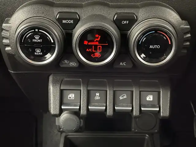 スズキ ジムニー XC 新潟県 2020(令2)年 2.9万km シルキーシルバーメタリック 4WD/社外８インチメモリナビ/フルセグ/　CD/DVD/SD/USB/Bluetooth/前席シートヒーター/スマートキー/セーフティサポート/レーンキープアシスト/ドライブレコーダー/革巻きステアリング/クルーズコントロール/電動格納式ミラー/純正アルミ１６インチ/オートエアコン