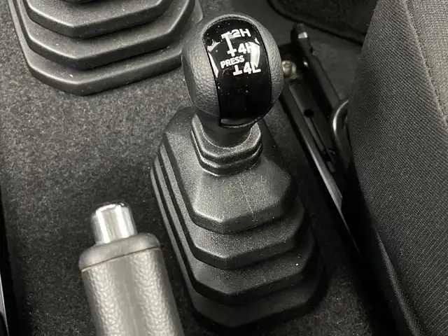 スズキ ジムニー XC 新潟県 2020(令2)年 2.9万km シルキーシルバーメタリック 4WD/社外８インチメモリナビ/フルセグ/　CD/DVD/SD/USB/Bluetooth/前席シートヒーター/スマートキー/セーフティサポート/レーンキープアシスト/ドライブレコーダー/革巻きステアリング/クルーズコントロール/電動格納式ミラー/純正アルミ１６インチ/オートエアコン