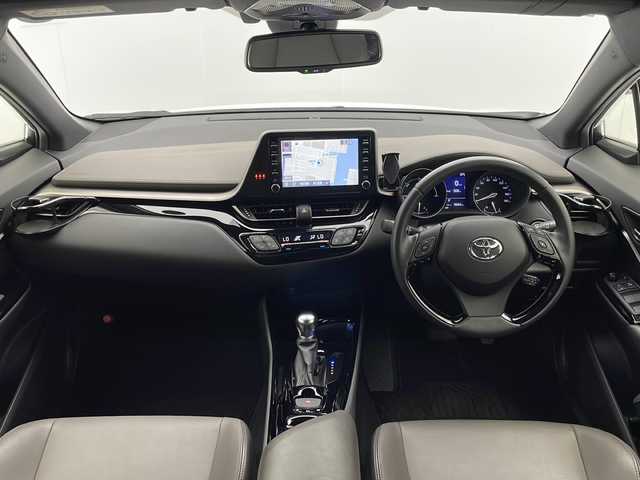 トヨタ Ｃ－ＨＲ G 宮崎県 2019(令1)年 3.8万km ホワイトパールクリスタルシャイン 禁煙車/トヨタセーフティセンス/純正8型ディスプレイオーディオ/（T-CONNECT/FMAM/Bluetooth/ナビ）/純正バックカメラ/純正ビルトインETC/純正モデリスタエアロ/純正18インチアルミ/純正LEDオートライト/純正LEDフォグ/純正フロアマット/アダプティブクルーズコントロール/プリクラッシュセーフティ/レーンディパーチャーアラート/オートマチックハイビーム/ブラインドスポットモニター/デュアルオートエアコン/ハーフレザーシート/スマートキー/プッシュエンジンスタート/新車時保証書/取扱い説明書