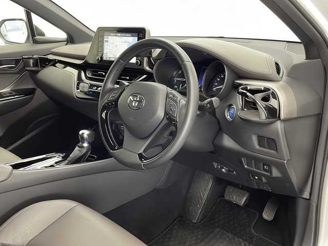 トヨタ Ｃ－ＨＲ G 宮崎県 2019(令1)年 3.8万km ホワイトパールクリスタルシャイン 禁煙車/トヨタセーフティセンス/純正8型ディスプレイオーディオ/（T-CONNECT/FMAM/Bluetooth/ナビ）/純正バックカメラ/純正ビルトインETC/純正モデリスタエアロ/純正18インチアルミ/純正LEDオートライト/純正LEDフォグ/純正フロアマット/アダプティブクルーズコントロール/プリクラッシュセーフティ/レーンディパーチャーアラート/オートマチックハイビーム/ブラインドスポットモニター/デュアルオートエアコン/ハーフレザーシート/スマートキー/プッシュエンジンスタート/新車時保証書/取扱い説明書