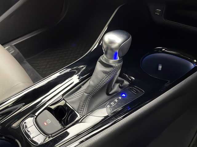 トヨタ Ｃ－ＨＲ G 宮崎県 2019(令1)年 3.8万km ホワイトパールクリスタルシャイン 禁煙車/トヨタセーフティセンス/純正8型ディスプレイオーディオ/（T-CONNECT/FMAM/Bluetooth/ナビ）/純正バックカメラ/純正ビルトインETC/純正モデリスタエアロ/純正18インチアルミ/純正LEDオートライト/純正LEDフォグ/純正フロアマット/アダプティブクルーズコントロール/プリクラッシュセーフティ/レーンディパーチャーアラート/オートマチックハイビーム/ブラインドスポットモニター/デュアルオートエアコン/ハーフレザーシート/スマートキー/プッシュエンジンスタート/新車時保証書/取扱い説明書