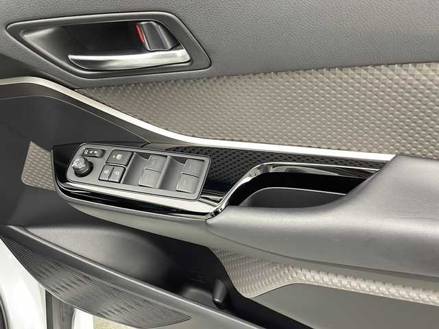 トヨタ Ｃ－ＨＲ G 宮崎県 2019(令1)年 3.8万km ホワイトパールクリスタルシャイン 禁煙車/トヨタセーフティセンス/純正8型ディスプレイオーディオ/（T-CONNECT/FMAM/Bluetooth/ナビ）/純正バックカメラ/純正ビルトインETC/純正モデリスタエアロ/純正18インチアルミ/純正LEDオートライト/純正LEDフォグ/純正フロアマット/アダプティブクルーズコントロール/プリクラッシュセーフティ/レーンディパーチャーアラート/オートマチックハイビーム/ブラインドスポットモニター/デュアルオートエアコン/ハーフレザーシート/スマートキー/プッシュエンジンスタート/新車時保証書/取扱い説明書