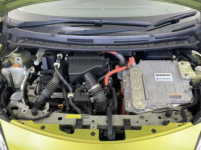 日産 ノート e－パワー X 栃木県 2016(平28)年 6.5万km オリーブグリーン e-POWER/純正７インチナビ/（CD/DVD/FM/AM/BT)/バックカメラ/衝突被害軽減装置/レーンキープアシスト/横滑り防止装置/ETC/電動格納ミラー/ウインカーミラー/オートエアコン/スマートキー/プッシュスタート/ドアバイザー/LEDライト