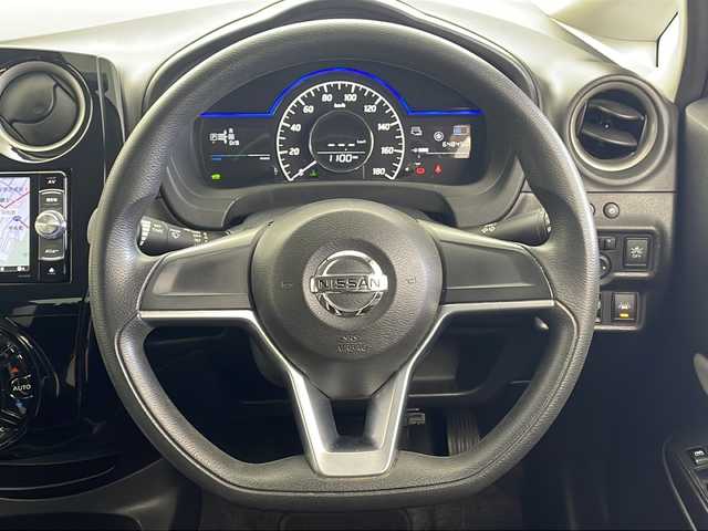 日産 ノート e－パワー X 栃木県 2016(平28)年 6.5万km オリーブグリーン e-POWER/純正７インチナビ/（CD/DVD/FM/AM/BT)/バックカメラ/衝突被害軽減装置/レーンキープアシスト/横滑り防止装置/ETC/電動格納ミラー/ウインカーミラー/オートエアコン/スマートキー/プッシュスタート/ドアバイザー/LEDライト
