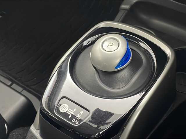 日産 ノート e－パワー X 栃木県 2016(平28)年 6.5万km オリーブグリーン e-POWER/純正７インチナビ/（CD/DVD/FM/AM/BT)/バックカメラ/衝突被害軽減装置/レーンキープアシスト/横滑り防止装置/ETC/電動格納ミラー/ウインカーミラー/オートエアコン/スマートキー/プッシュスタート/ドアバイザー/LEDライト