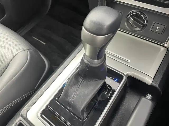 トヨタ ランドクルーザー プラド TX Lパッケージ 富山県 2023(令5)年 3.2万km ブラック サンルーフ/社外9型ナビ（AM/FM/BT/DVD/USB/HDMI）/フルセグTV/バックカメラ/ドライブレコーダー/ETC/レザーシート/前席パワーシート/前席シートヒーター/前席エアシート/衝突被害軽減システム/レーダークルーズコントロール/レーンキープアシスト/コーナーセンサー/横滑り防止装置/オートLEDライト/純正フロアマット/マーテルギア製アルミホイール/革巻きステアリング/ステアリングスイッチ/リフトアップ有