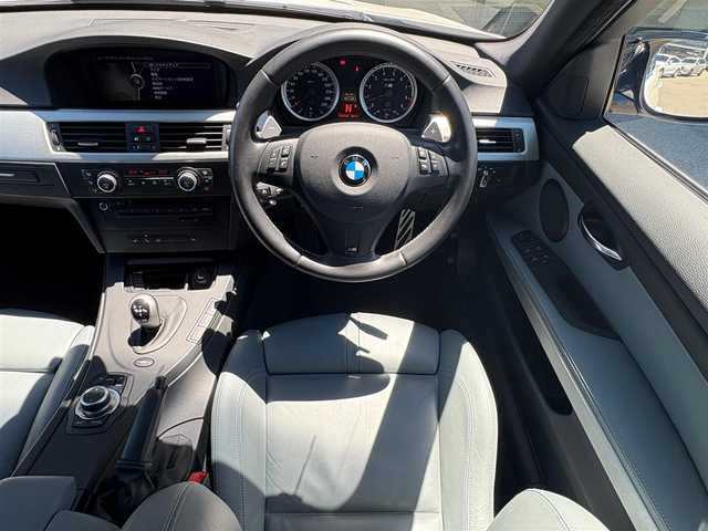 ＢＭＷ Ｍ３ セダン 石川県 2009(平21)年 7.1万km 白 Ｍドライブパッケージ/グレー革シート/シートヒーター/純正ナビ/バックカメラ/クリアランスソナー/ＨＩＤヘッドライト/ドライブレコーダー/カーボン調ミラー／リアスポイラー/純正１８ｉｎｃＡＷ