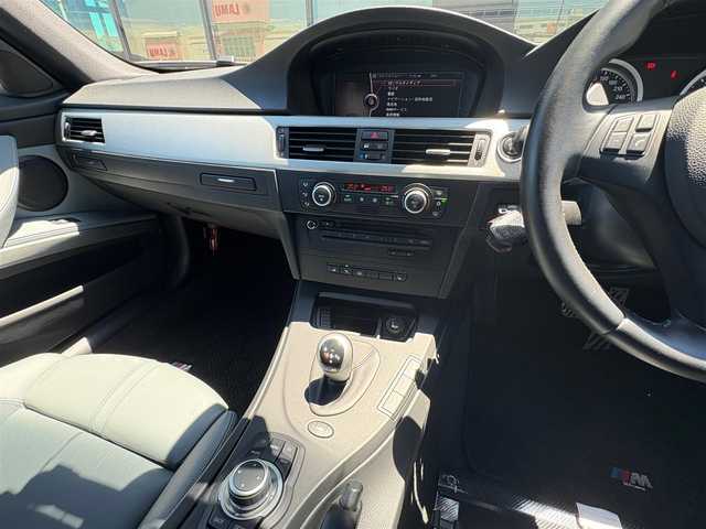 ＢＭＷ Ｍ３ セダン 石川県 2009(平21)年 7.1万km 白 Ｍドライブパッケージ/グレー革シート/シートヒーター/純正ナビ/バックカメラ/クリアランスソナー/ＨＩＤヘッドライト/ドライブレコーダー/カーボン調ミラー／リアスポイラー/純正１８ｉｎｃＡＷ