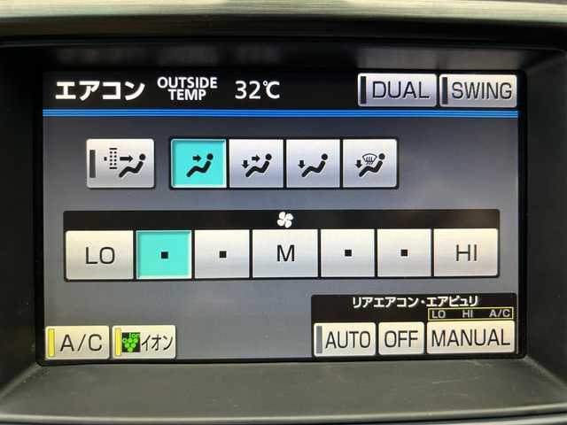 トヨタ クラウン ロイヤル ロイヤルサルーン G 鹿児島県 2010(平22)年 3.3万km ホワイトパールクリスタルシャイン 禁煙車　/純正ナビ　/純正ビルドインＥＴＣ　/シートメモリ　/パワーシート　/ロール式サンシェード　/リアサンシェード　/バックカメラ　/ワンセグＴＶ　/純正フロアマット　/リアアームレストスイッチ　/スマートキー/後席クールボックス/オートライト/キセノンライト/カーテンエアバッグ