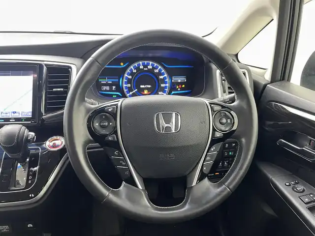ホンダ オデッセイ ハイブリッド アブソルート ホンダセンシング 熊本県 2018(平30)年 8.2万km プラチナホワイトパール 純正ナビ（ＣＤ・ＤＶＤ・フルセグ・ＢＴ・ＳＤ・ｉｐｏｄ・HDMI）/バックカメラ　/純正前方ドライブレコーダー　/ビルトインＥＴＣ2.0　/両側パワースライドドア　/ホンダセンシング/・衝突軽減ブレーキ/・レーダークルーズコントロール/・先行車発進お知らせ機能/・路外逸脱制御機能/・レーンキープアシスト/・標識認識機能/横滑り防止/運転席パワーシート/ハーフレザーシート/純正フロアマット/純正１７インチAW/オートライト/LEDヘッドライト/フォグライト/スマートキー/プッシュスタート/保証書/取扱説明書