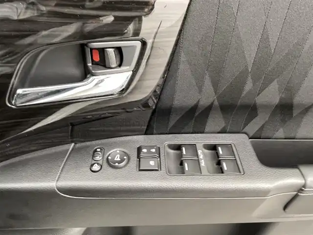 ホンダ オデッセイ ハイブリッド アブソルート ホンダセンシング 熊本県 2018(平30)年 8.2万km プラチナホワイトパール 純正ナビ（ＣＤ・ＤＶＤ・フルセグ・ＢＴ・ＳＤ・ｉｐｏｄ・HDMI）/バックカメラ　/純正前方ドライブレコーダー　/ビルトインＥＴＣ2.0　/両側パワースライドドア　/ホンダセンシング/・衝突軽減ブレーキ/・レーダークルーズコントロール/・先行車発進お知らせ機能/・路外逸脱制御機能/・レーンキープアシスト/・標識認識機能/横滑り防止/運転席パワーシート/ハーフレザーシート/純正フロアマット/純正１７インチAW/オートライト/LEDヘッドライト/フォグライト/スマートキー/プッシュスタート/保証書/取扱説明書