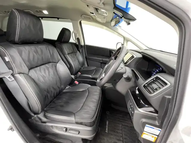 ホンダ オデッセイ ハイブリッド アブソルート ホンダセンシング 熊本県 2018(平30)年 8.2万km プラチナホワイトパール 純正ナビ（ＣＤ・ＤＶＤ・フルセグ・ＢＴ・ＳＤ・ｉｐｏｄ・HDMI）/バックカメラ　/純正前方ドライブレコーダー　/ビルトインＥＴＣ2.0　/両側パワースライドドア　/ホンダセンシング/・衝突軽減ブレーキ/・レーダークルーズコントロール/・先行車発進お知らせ機能/・路外逸脱制御機能/・レーンキープアシスト/・標識認識機能/横滑り防止/運転席パワーシート/ハーフレザーシート/純正フロアマット/純正１７インチAW/オートライト/LEDヘッドライト/フォグライト/スマートキー/プッシュスタート/保証書/取扱説明書