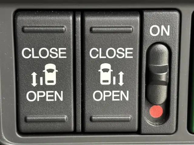 ホンダ オデッセイ ハイブリッド アブソルート ホンダセンシング 福岡県 2018(平30)年 8.2万km プラチナホワイトパール 純正９インチナビ／フルセグＴＶ／ＢＴ　/ＥＴＣ２．０　/ドライブレコーダー　/両側パワースライドドア　/バックカメラ/クルーズコントロール　/衝突軽減システム　/レーンキープ　/コーナーセンサー　/横滑り防止　/純正１７インチＡＷ