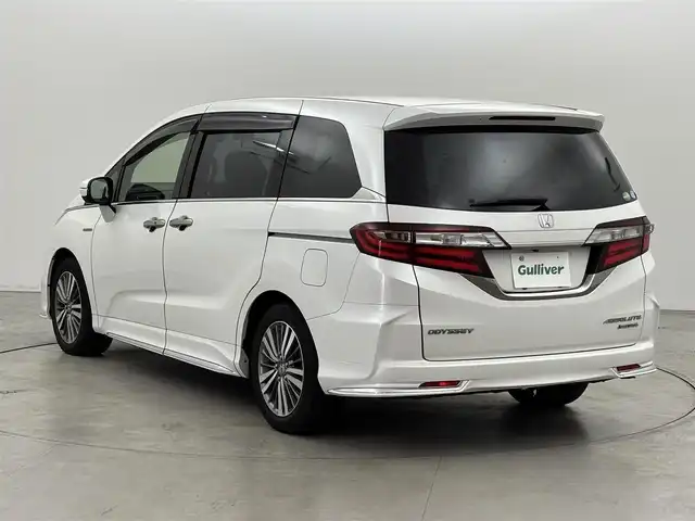 ホンダ オデッセイ ハイブリッド アブソルート ホンダセンシング 福岡県 2018(平30)年 8.2万km プラチナホワイトパール 純正９インチナビ／フルセグＴＶ／ＢＴ　/ＥＴＣ２．０　/ドライブレコーダー　/両側パワースライドドア　/バックカメラ/クルーズコントロール　/衝突軽減システム　/レーンキープ　/コーナーセンサー　/横滑り防止　/純正１７インチＡＷ