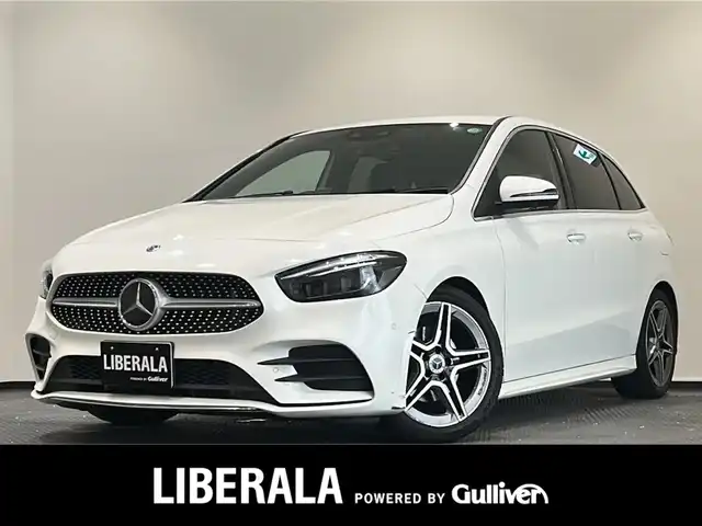 メルセデス・ベンツ Ｂ１８０ AMGライン 新潟県 2019(令1)年 2.3万km ポーラホワイト オプション/AMGライン/-スポーツコンフォートサスペンション/-AMGスタイリングパッケージ/-18インチアルミホイール/-ロゴ付きキャリパー/-ステンレスペダル/-ダイレクトステアリング/-本革巻スポーツステアリング/-レザーDINAMICAシート/-カーボン調トリム/-マルチビームLEDヘッドライト/-アクティブハイビームアシストプラス/レーダーセーフティパッケージ/-アクティブディスタンスアシストディストロニック/-アクティブブレーキアシスト/-PRE SAFE/-アクティブブラインドスポットアシスト/-アクティブレーンキープアシスト/-アクティブステアリングアシスト/ナビゲーションパッケージ/アドバンスドパッケージ/-360°カメラシステム/-ヘッドアップディスプレイ/-アドバンスドサウンドシステム/主要装備/ドライブレコーダー/ETC/パドルシフト/メモリ付きパワーシート/シートヒーター/パワーバックドア/置くだけ充電/LEDヘッドライト