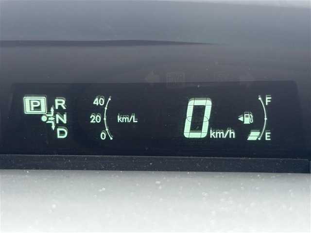 トヨタ プリウス Sツーリングセレクション 埼玉県 2013(平25)年 8.1万km ブラック (株)IDOMが運営する【じしゃロン鳩ヶ谷店】の自社ローン専用車両になりますこちらは現金またはオートローンご利用時の価格です。自社ローンご希望の方は別途その旨お申付け下さい/登録時81056km/純正メモリナビ（NSCP-W62）/AM/FM/CD/SD/BT/ワンセグTV/バックカメラ/プッシュスタート/スマートキーx2/ステアリングスイッチ/ビルトインETC/モデリスタエアロ/純正17インチAW/オートエアコン/HIDオートライト/フォグランプ/ヘッドライトクリーナースイッチ/車両接近通報一時停止スイッチ/電動格納機能ミラー/オールオートパワーウィンドウ/ドアバイザー/純正フロアマット/ISOFIX