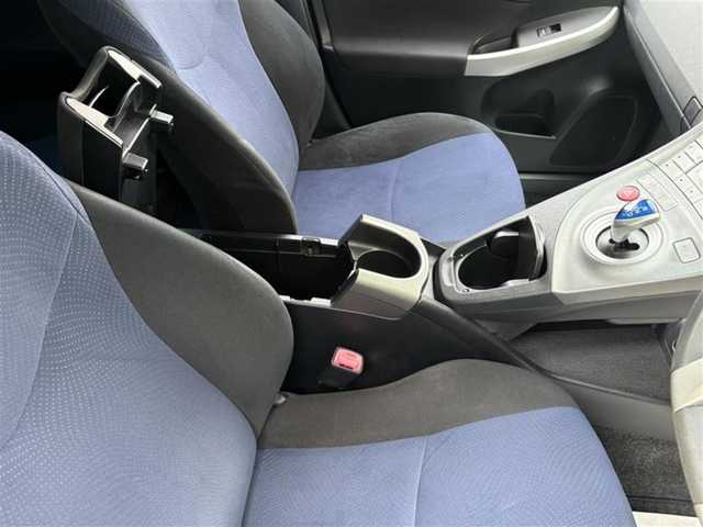 トヨタ プリウス Sツーリングセレクション 埼玉県 2013(平25)年 8.1万km ブラック (株)IDOMが運営する【じしゃロン鳩ヶ谷店】の自社ローン専用車両になりますこちらは現金またはオートローンご利用時の価格です。自社ローンご希望の方は別途その旨お申付け下さい/登録時81056km/純正メモリナビ（NSCP-W62）/AM/FM/CD/SD/BT/ワンセグTV/バックカメラ/プッシュスタート/スマートキーx2/ステアリングスイッチ/ビルトインETC/モデリスタエアロ/純正17インチAW/オートエアコン/HIDオートライト/フォグランプ/ヘッドライトクリーナースイッチ/車両接近通報一時停止スイッチ/電動格納機能ミラー/オールオートパワーウィンドウ/ドアバイザー/純正フロアマット/ISOFIX