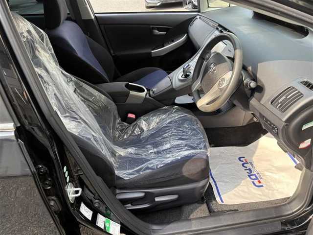 トヨタ プリウス Sツーリングセレクション 埼玉県 2013(平25)年 8.1万km ブラック (株)IDOMが運営する【じしゃロン鳩ヶ谷店】の自社ローン専用車両になりますこちらは現金またはオートローンご利用時の価格です。自社ローンご希望の方は別途その旨お申付け下さい/登録時81056km/純正メモリナビ（NSCP-W62）/AM/FM/CD/SD/BT/ワンセグTV/バックカメラ/プッシュスタート/スマートキーx2/ステアリングスイッチ/ビルトインETC/モデリスタエアロ/純正17インチAW/オートエアコン/HIDオートライト/フォグランプ/ヘッドライトクリーナースイッチ/車両接近通報一時停止スイッチ/電動格納機能ミラー/オールオートパワーウィンドウ/ドアバイザー/純正フロアマット/ISOFIX