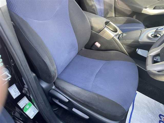 トヨタ プリウス Sツーリングセレクション 埼玉県 2013(平25)年 8.1万km ブラック (株)IDOMが運営する【じしゃロン鳩ヶ谷店】の自社ローン専用車両になりますこちらは現金またはオートローンご利用時の価格です。自社ローンご希望の方は別途その旨お申付け下さい/登録時81056km/純正メモリナビ（NSCP-W62）/AM/FM/CD/SD/BT/ワンセグTV/バックカメラ/プッシュスタート/スマートキーx2/ステアリングスイッチ/ビルトインETC/モデリスタエアロ/純正17インチAW/オートエアコン/HIDオートライト/フォグランプ/ヘッドライトクリーナースイッチ/車両接近通報一時停止スイッチ/電動格納機能ミラー/オールオートパワーウィンドウ/ドアバイザー/純正フロアマット/ISOFIX