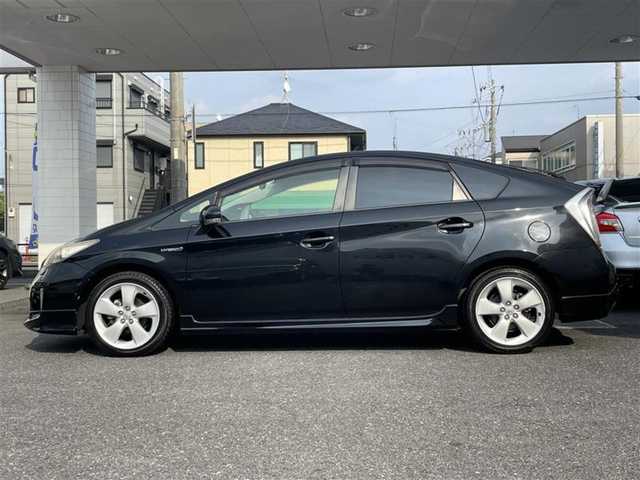 トヨタ プリウス Sツーリングセレクション 埼玉県 2013(平25)年 8.1万km ブラック (株)IDOMが運営する【じしゃロン鳩ヶ谷店】の自社ローン専用車両になりますこちらは現金またはオートローンご利用時の価格です。自社ローンご希望の方は別途その旨お申付け下さい/登録時81056km/純正メモリナビ（NSCP-W62）/AM/FM/CD/SD/BT/ワンセグTV/バックカメラ/プッシュスタート/スマートキーx2/ステアリングスイッチ/ビルトインETC/モデリスタエアロ/純正17インチAW/オートエアコン/HIDオートライト/フォグランプ/ヘッドライトクリーナースイッチ/車両接近通報一時停止スイッチ/電動格納機能ミラー/オールオートパワーウィンドウ/ドアバイザー/純正フロアマット/ISOFIX