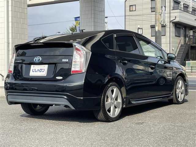 トヨタ プリウス Sツーリングセレクション 埼玉県 2013(平25)年 8.1万km ブラック (株)IDOMが運営する【じしゃロン鳩ヶ谷店】の自社ローン専用車両になりますこちらは現金またはオートローンご利用時の価格です。自社ローンご希望の方は別途その旨お申付け下さい/登録時81056km/純正メモリナビ（NSCP-W62）/AM/FM/CD/SD/BT/ワンセグTV/バックカメラ/プッシュスタート/スマートキーx2/ステアリングスイッチ/ビルトインETC/モデリスタエアロ/純正17インチAW/オートエアコン/HIDオートライト/フォグランプ/ヘッドライトクリーナースイッチ/車両接近通報一時停止スイッチ/電動格納機能ミラー/オールオートパワーウィンドウ/ドアバイザー/純正フロアマット/ISOFIX