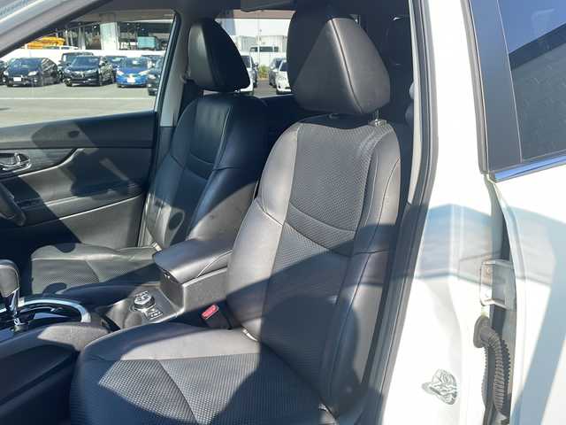 日産 エクストレイル 20X エマージェンシーブレーキ 熊本県 2015(平27)年 9.7万km ブリリアントホワイトパール (株)IDOMが運営する【じしゃロン熊本店】の自社ローン専用車両になります。こちらは現金またはオートローンご利用時の価格です。自社ローンご希望の方は別途その旨お申付け下さい　/4WD/純正ナビ（MP314D-W）/純正フリップダウンモニター/フルセグテレビ/DVD/CD/Bluetooth接続/ETC/シートヒーター/コーナーセンサー/オートライト/スマートキー