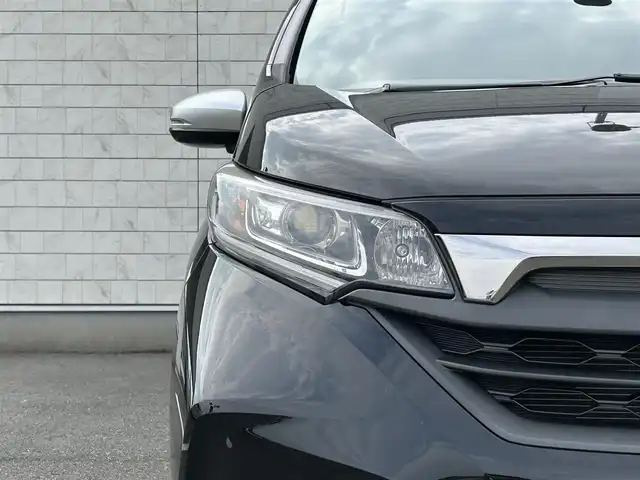 ホンダ フリード クロスター ホンダセンシング 福岡県 2022(令4)年 2.1万km クリスタルブラックパール 純正9型SDナビ(フルセグTV/CD/DVD/BT)フリップダウンモニターバックモニターホンダセンシングコーナーセンサーレーダークルコン両側パワスラ前後ドラレコETCUSBポート純正フロアマット純正LEDヘッドライト純正アルミホイール15インチスマートキープッシュスタート