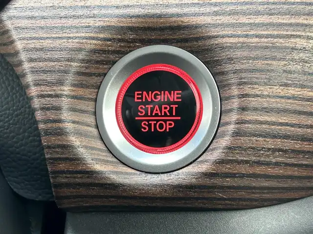 ホンダ フリード クロスター ホンダセンシング 福岡県 2022(令4)年 2.1万km クリスタルブラックパール 純正9型SDナビ(フルセグTV/CD/DVD/BT)フリップダウンモニターバックモニターホンダセンシングコーナーセンサーレーダークルコン両側パワスラ前後ドラレコETCUSBポート純正フロアマット純正LEDヘッドライト純正アルミホイール15インチスマートキープッシュスタート