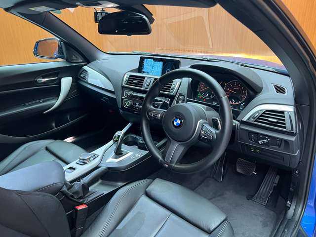 ＢＭＷ ２２０ｉ カブリオレ Mスポーツ 千葉県 2016(平28)年 5.3万km エストリル・ブルー クルコン　/黒革シート　/ｈａｒｍａｎｋａｒｄｏｎサウンド　/純正ナビ　/Ｂカメラ　/ＰＤＣ　/電動シート　/シートヒーター　/ＨＩＤ　/コンフォートアクセス　/衝突軽減Ｂ　/ＬＫＡ　/ワンオーナー　/ドラレコ　/ＥＴＣ　/禁煙車