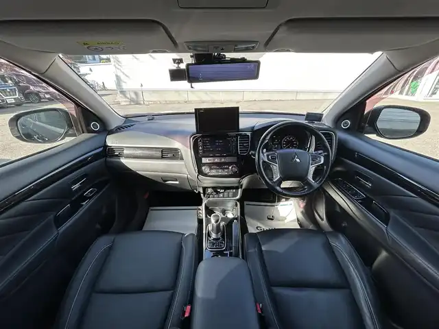 三菱 アウトランダー ＰＨＥＶ G プレミアムパッケージ 山形県 2016(平28)年 9.4万km アメジストブラック 4WD/純正SDナビ/フルセグTV/FM/AM/クルーズコントロール/全周囲カメラ/社外サス（純正有り）/ステアリングヒーター/黒革シート&シートヒーター/パワーバックドア/パドルソフト/衝突軽減ブレーキ/ドライブレコーダー/パドルシフト/バックカメラ/ETC/純正アルミ付き冬タイヤ積載/充電ケーブル