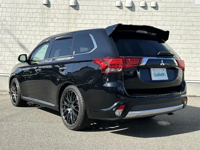 三菱 アウトランダー ＰＨＥＶ G プレミアムパッケージ 山形県 2016(平28)年 9.4万km アメジストブラック 4WD/純正SDナビ/フルセグTV/FM/AM/クルーズコントロール/全周囲カメラ/社外サス（純正有り）/ステアリングヒーター/黒革シート&シートヒーター/パワーバックドア/パドルソフト/衝突軽減ブレーキ/ドライブレコーダー/パドルシフト/バックカメラ/ETC/純正アルミ付き冬タイヤ積載/充電ケーブル