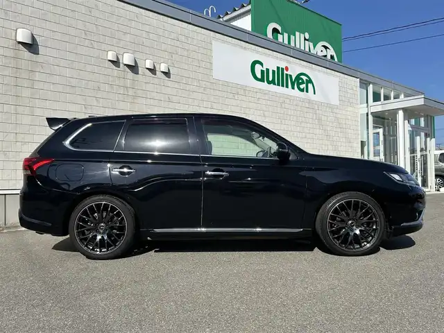 三菱 アウトランダー ＰＨＥＶ G プレミアムパッケージ 山形県 2016(平28)年 9.4万km アメジストブラック 4WD/純正SDナビ/フルセグTV/FM/AM/クルーズコントロール/全周囲カメラ/社外サス（純正有り）/ステアリングヒーター/黒革シート&シートヒーター/パワーバックドア/パドルソフト/衝突軽減ブレーキ/ドライブレコーダー/パドルシフト/バックカメラ/ETC/純正アルミ付き冬タイヤ積載/充電ケーブル