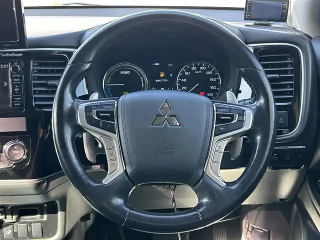 三菱 アウトランダー ＰＨＥＶ G プレミアムパッケージ 山形県 2016(平28)年 9.4万km アメジストブラック 4WD/純正SDナビ/フルセグTV/FM/AM/クルーズコントロール/全周囲カメラ/社外サス（純正有り）/ステアリングヒーター/黒革シート&シートヒーター/パワーバックドア/パドルソフト/衝突軽減ブレーキ/ドライブレコーダー/パドルシフト/バックカメラ/ETC/純正アルミ付き冬タイヤ積載/充電ケーブル