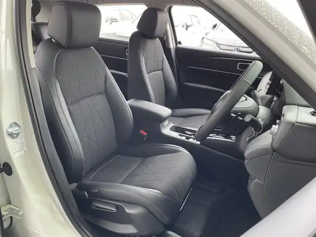 ホンダ ヴェゼル ハイブリッド e:HEV Z 東京都 2025(令7)年 0.1千km プラチナホワイトパール 登録済未使用車/純正ナビ/置型充電/BSM/ETC2.0/レーダークルーズコントロール/18インチ純正ホイール/純正LED/電動リアケート/シートヒーター/衝突被害軽減ブレーキ/盗難防止装置