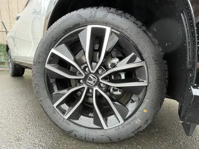 ホンダ ヴェゼル ハイブリッド e:HEV Z 東京都 2025(令7)年 0.1千km プラチナホワイトパール 登録済未使用車/純正ナビ/置型充電/BSM/ETC2.0/レーダークルーズコントロール/18インチ純正ホイール/純正LED/電動リアケート/シートヒーター/衝突被害軽減ブレーキ/盗難防止装置